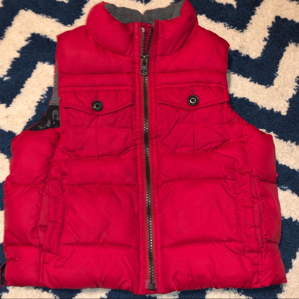 red baby gap puffer vest 3T